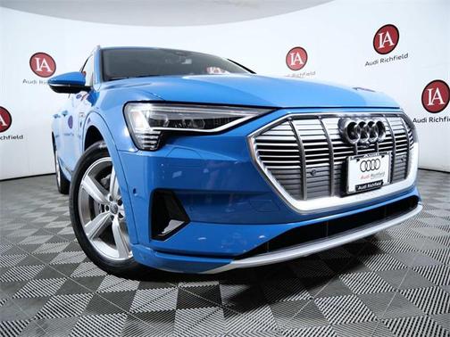 2019 Audi e-tron Premium Plus