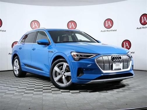 2019 Audi e-tron Premium Plus