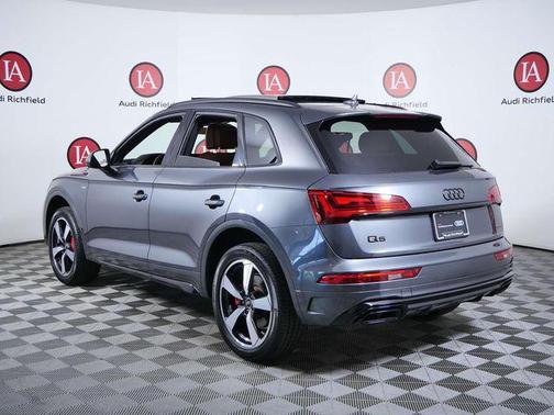 Daytona Gray Pearl Effect 2024 Audi Q5 45 S line Premium Plus
