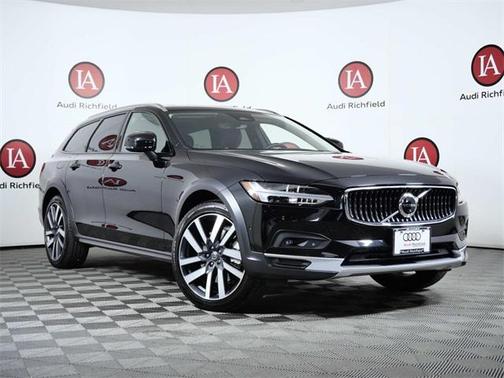 2023 Volvo V90 Cross Country B6 Plus