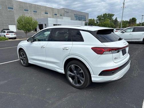 Glacier White Metallic 2022 Audi e-tron Premium Plus