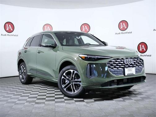 2025 Audi Q5 Premium plus