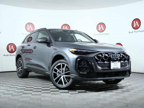 Daytona Gray pearl effect 2026 Audi Q5 Premium Plus TFSI quattro S tronic