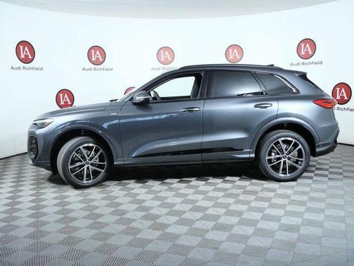 Daytona Gray pearl effect 2026 Audi Q5 Premium Plus TFSI quattro S tronic
