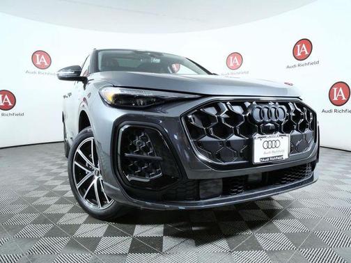 Daytona Gray pearl effect 2026 Audi Q5 Premium Plus TFSI quattro S tronic