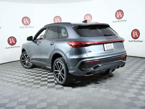 Daytona Gray pearl effect 2026 Audi Q5 Premium Plus TFSI quattro S tronic