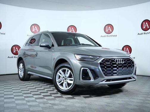 Chronos Gray Metallic 2023 Audi Q5 45 S line Premium