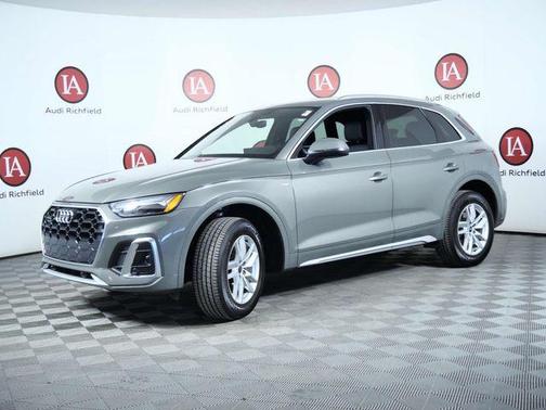 Chronos Gray Metallic 2023 Audi Q5 45 S line Premium