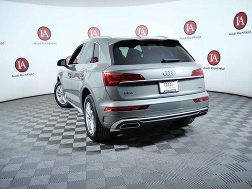 Chronos Gray Metallic 2023 Audi Q5 45 S line Premium