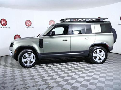 2022 Land Rover Defender 110 SE