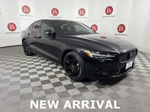 2024 Volvo S60 B5 Plus Black Edition