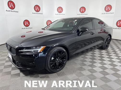 2024 Volvo S60 B5 Plus Black Edition