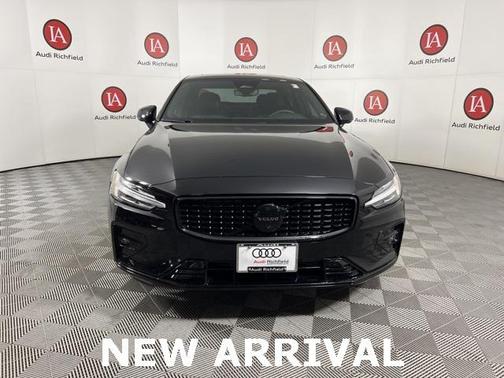 2024 Volvo S60 B5 Plus Black Edition