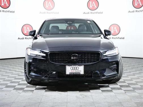 2024 Volvo S60 B5 Plus Black Edition