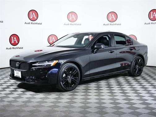 2024 Volvo S60 B5 Plus Black Edition