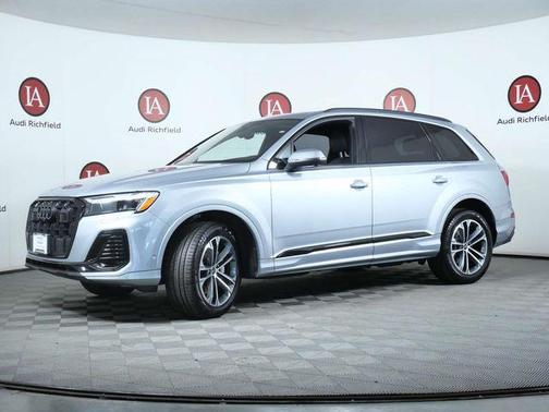 Satellite Silver Metallic 2025 Audi Q7 45 Premium Plus