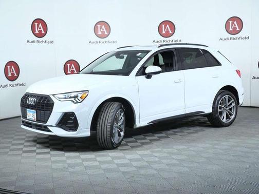 Glacier White Metallic 2022 Audi Q3 45 S line Premium Plus