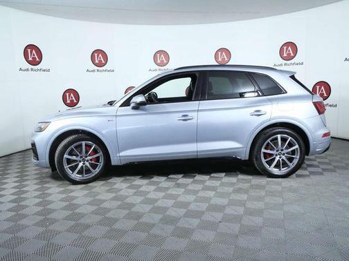Florett Silver Metallic 2024 Audi Q5 e 55 S line Premium Plus