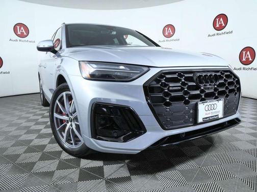 Florett Silver Metallic 2024 Audi Q5 e 55 S line Premium Plus