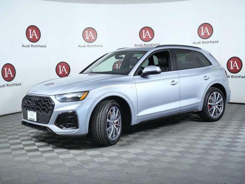 Florett Silver Metallic 2024 Audi Q5 e 55 S line Premium Plus