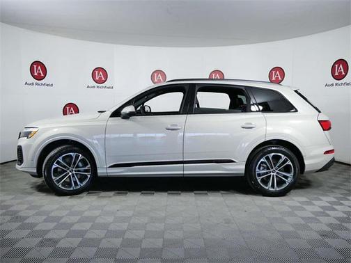 2025 Audi Q7 45 Premium Plus
