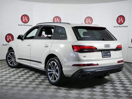 2025 Audi Q7 45 Premium Plus