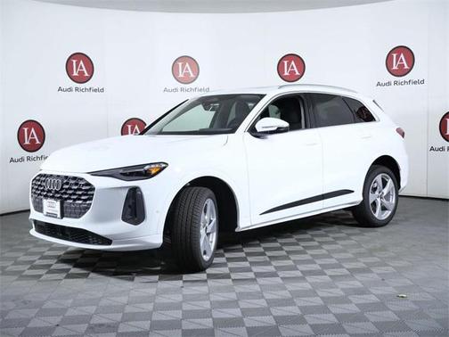 2025 Audi Q5 Premium plus