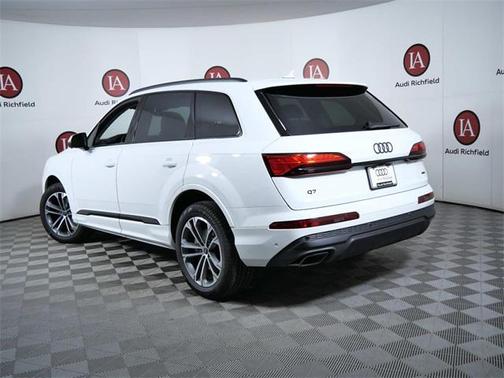 2025 Audi Q7 45 Premium Plus