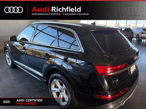 Mythos Black Metallic 2023 Audi Q7 45 Premium
