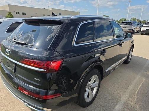 Mythos Black Metallic 2023 Audi Q7 45 Premium