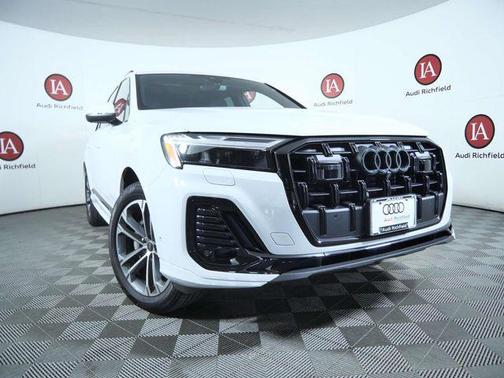 White 2025 Audi Q7 45 Premium