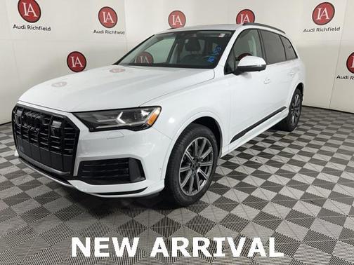 2023 Audi Q7 45 Premium Plus