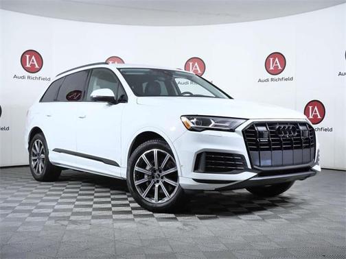 2023 Audi Q7 45 Premium Plus