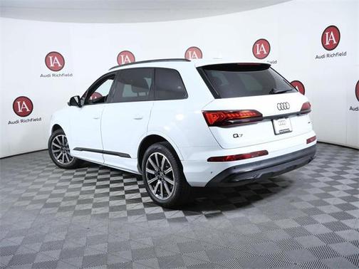 2023 Audi Q7 45 Premium Plus