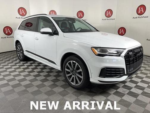 2023 Audi Q7 45 Premium Plus