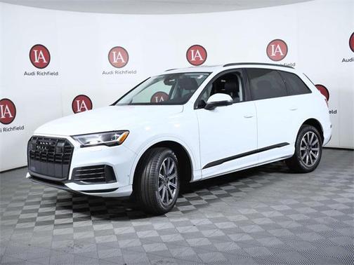 2023 Audi Q7 45 Premium Plus