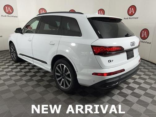 2023 Audi Q7 45 Premium Plus