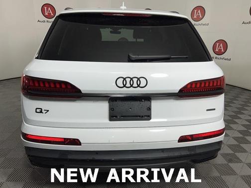 2023 Audi Q7 45 Premium Plus
