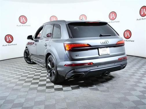 2025 Audi Q7 55 Premium Plus