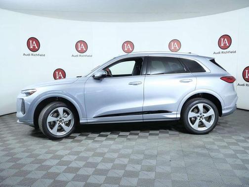 Florett Silver Metallic 2026 Audi Q5 Premium Plus TFSI quattro S tronic