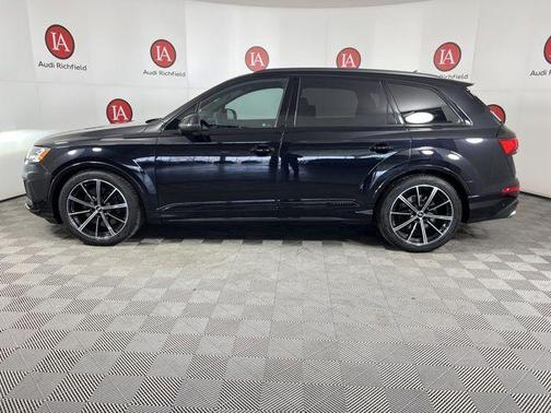 Orca Black Metallic 2020 Audi SQ7 4.0T Prestige