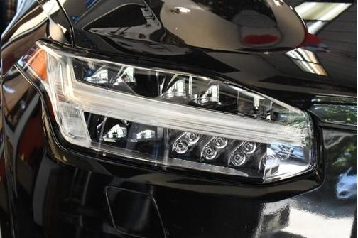 Onyx Black Metallic 2020 Volvo XC90 T6 Momentum 6 Passenger