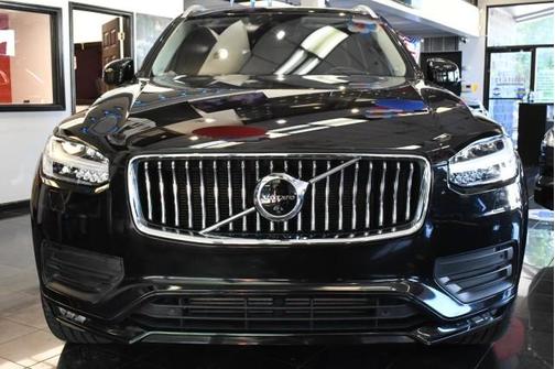 Onyx Black Metallic 2020 Volvo XC90 T6 Momentum 6 Passenger