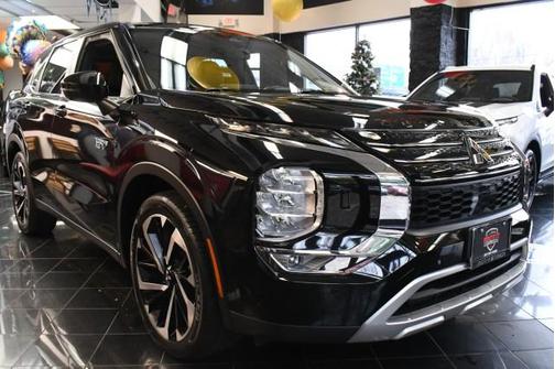 2023 Mitsubishi Outlander PHEV SE