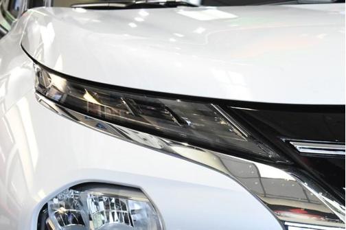 White Diamond 2026 Mitsubishi Outlander ES