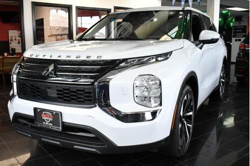 2022 Mitsubishi Outlander ES