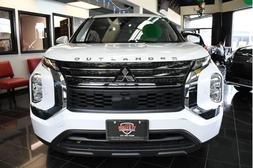 2022 Mitsubishi Outlander ES