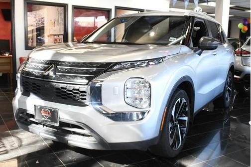2022 Mitsubishi Outlander ES