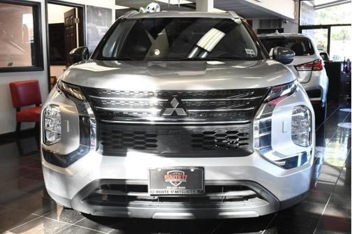2022 Mitsubishi Outlander ES