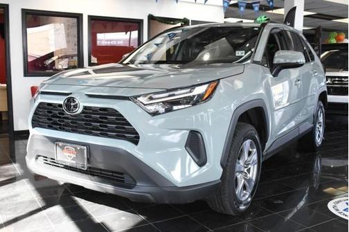 2022 Toyota RAV4 XLE